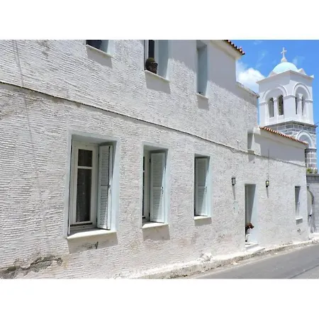 Vaggos House *